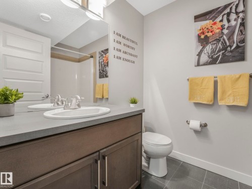 8318 79 Avenue, Edmonton, AB - Indoor Photo Showing Bathroom