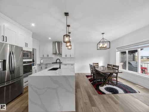 75 Willow Link, Fort Saskatchewan, AB - Indoor Photo Showing Kitchen With Upgraded Kitchen