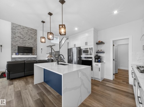 75 Willow Link, Fort Saskatchewan, AB - Indoor Photo Showing Kitchen With Upgraded Kitchen