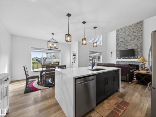 75 Willow Link, Fort Saskatchewan, AB - Indoor Photo Showing Kitchen