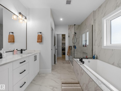 75 Willow Link, Fort Saskatchewan, AB - Indoor Photo Showing Bathroom