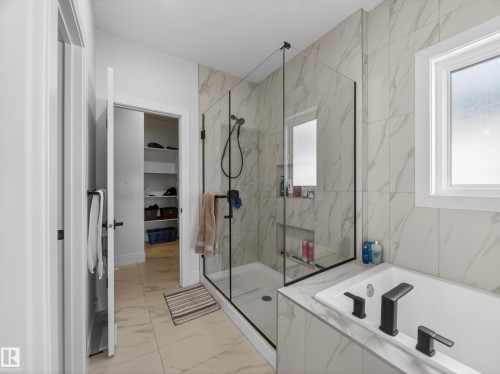 75 Willow Link, Fort Saskatchewan, AB - Indoor Photo Showing Bathroom
