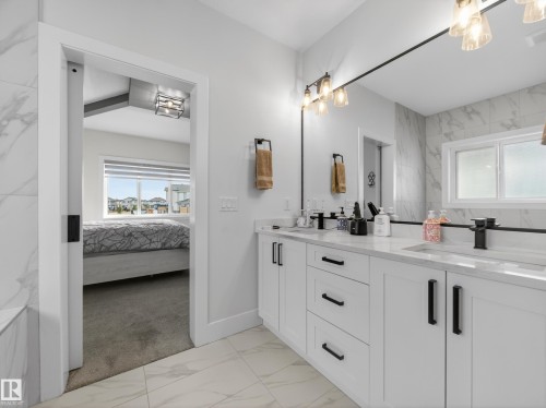 75 Willow Link, Fort Saskatchewan, AB - Indoor Photo Showing Bathroom