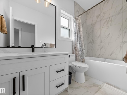 75 Willow Link, Fort Saskatchewan, AB - Indoor Photo Showing Bathroom