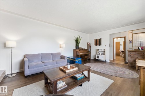 5703 119 Avenue, Edmonton, AB - Indoor Photo Showing Living Room