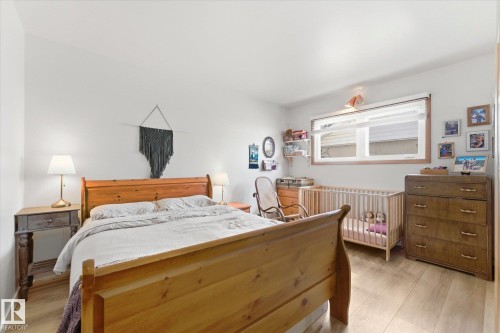 5703 119 Avenue, Edmonton, AB - Indoor Photo Showing Bedroom