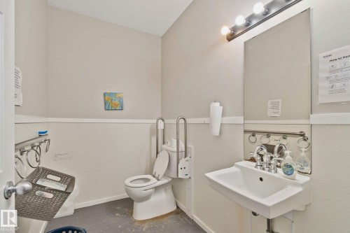 9512 154 Street, Edmonton, AB - Indoor Photo Showing Bathroom