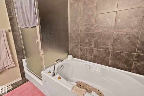 9512 154 Street, Edmonton, AB - Indoor Photo Showing Bathroom