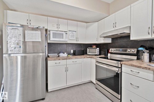 9512 154 Street, Edmonton, AB - Indoor Photo Showing Kitchen