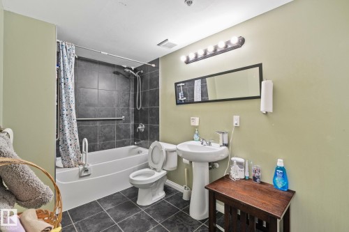9512 154 Street, Edmonton, AB - Indoor Photo Showing Bathroom