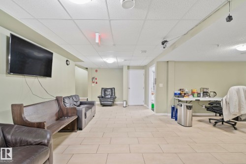 9512 154 Street, Edmonton, AB - Indoor
