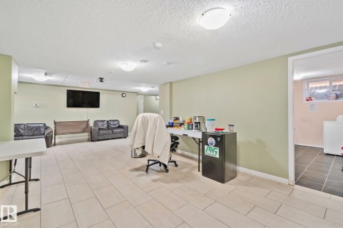 9512 154 Street, Edmonton, AB - Indoor