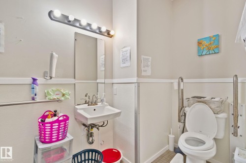 9512 154 Street, Edmonton, AB - Indoor Photo Showing Bathroom