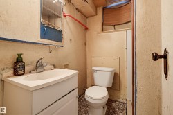 Image quality insufficient for description - 