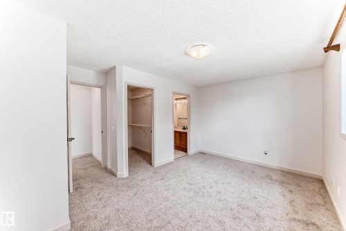 Edmonton, AB - Indoor Photo Showing Other Room