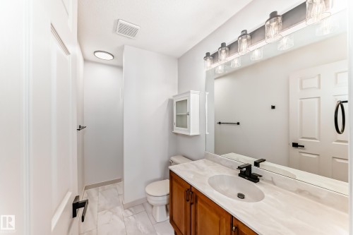 Edmonton, AB - Indoor Photo Showing Bathroom
