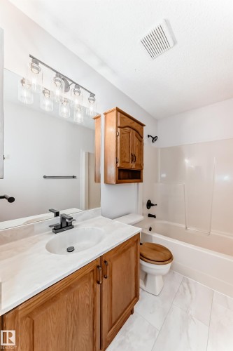 Edmonton, AB - Indoor Photo Showing Bathroom