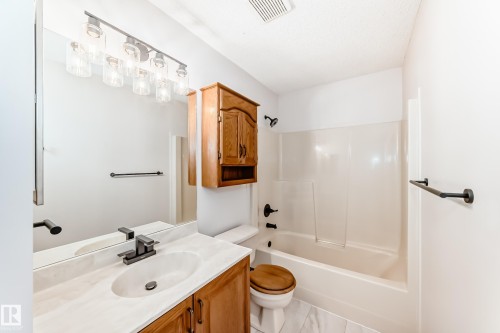 Edmonton, AB - Indoor Photo Showing Bathroom