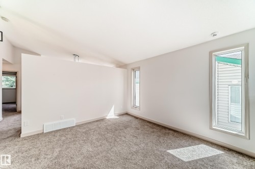 Edmonton, AB - Indoor Photo Showing Other Room