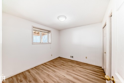 Edmonton, AB - Indoor Photo Showing Other Room