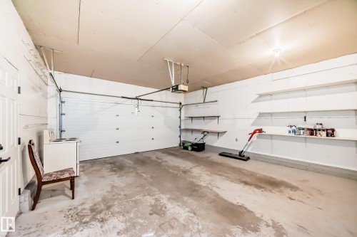 Edmonton, AB - Indoor Photo Showing Garage