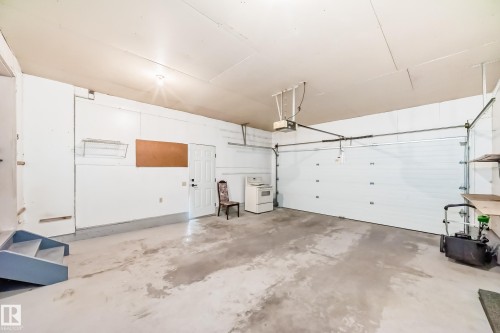 Edmonton, AB - Indoor Photo Showing Garage