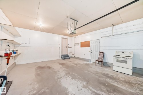 Edmonton, AB - Indoor Photo Showing Garage