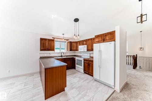 Edmonton, AB - Indoor Photo Showing Kitchen