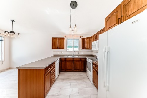 Edmonton, AB - Indoor Photo Showing Kitchen