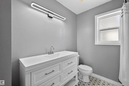 14603 52 Street, Edmonton, AB - Indoor Photo Showing Bathroom