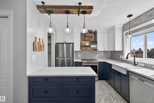 14603 52 Street, Edmonton, AB - Indoor Photo Showing Kitchen With Upgraded Kitchen
