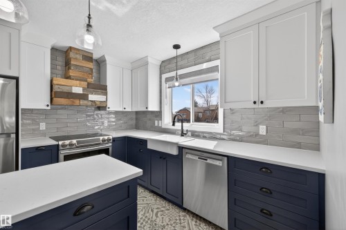14603 52 Street, Edmonton, AB - Indoor Photo Showing Kitchen With Upgraded Kitchen