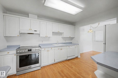 6 Sheridan Drive, St. Albert, AB - Indoor Photo Showing Kitchen