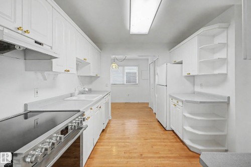 6 Sheridan Drive, St. Albert, AB - Indoor Photo Showing Kitchen