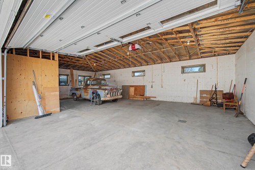 6 Sheridan Drive, St. Albert, AB - Indoor Photo Showing Garage