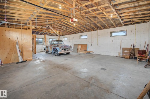 6 Sheridan Drive, St. Albert, AB - Indoor Photo Showing Garage