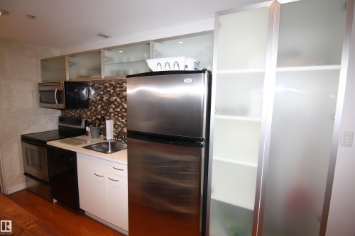 311-10134 100 Street, Edmonton, AB - Indoor Photo Showing Kitchen