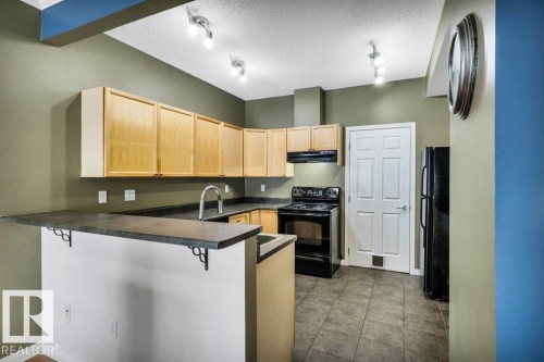 64 3040 Spence Wynd, Edmonton, AB - Indoor Photo Showing Kitchen