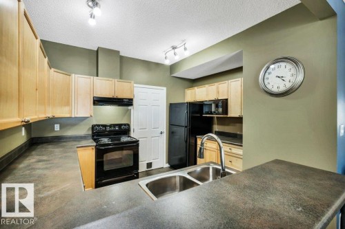 64 3040 Spence Wynd, Edmonton, AB - Indoor Photo Showing Kitchen With Double Sink
