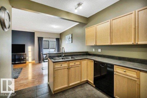 64 3040 Spence Wynd, Edmonton, AB - Indoor Photo Showing Kitchen With Double Sink