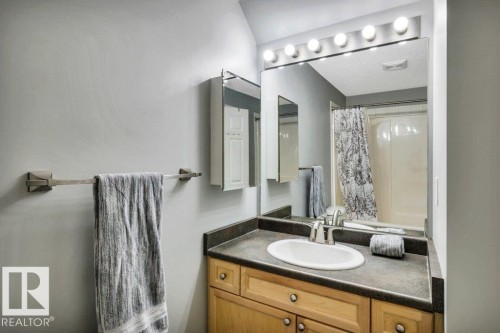64 3040 Spence Wynd, Edmonton, AB - Indoor Photo Showing Bathroom