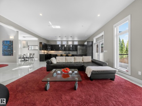 10650 66 Avenue, Edmonton, AB - Indoor Photo Showing Living Room