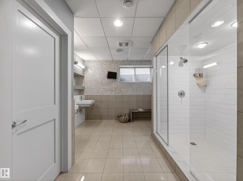 10650 66 Avenue, Edmonton, AB - Indoor Photo Showing Bathroom