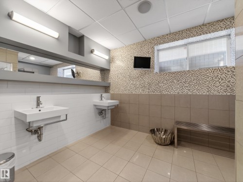 10650 66 Avenue, Edmonton, AB - Indoor Photo Showing Bathroom