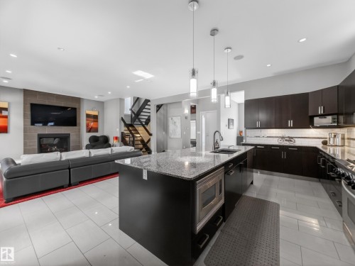 10650 66 Avenue, Edmonton, AB - Indoor Photo Showing Kitchen With Upgraded Kitchen