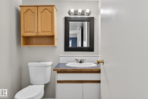 4 Dorset Place, St. Albert, AB - Indoor Photo Showing Bathroom