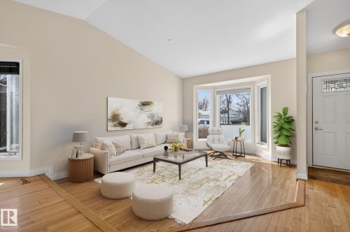 4 Dorset Place, St. Albert, AB - Indoor Photo Showing Living Room