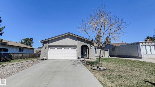 Single-story residence featuring a two-car garage with an arched entryway - 3311 108 Street, Edmonton, AB - Outdoor