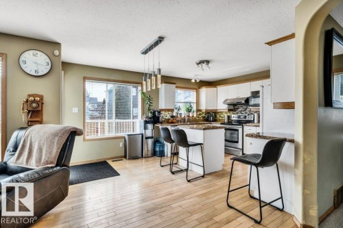 5 Hayden Place, St. Albert, AB - Indoor Photo Showing Kitchen With Upgraded Kitchen