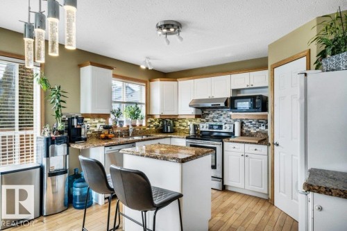 5 Hayden Place, St. Albert, AB - Indoor Photo Showing Kitchen